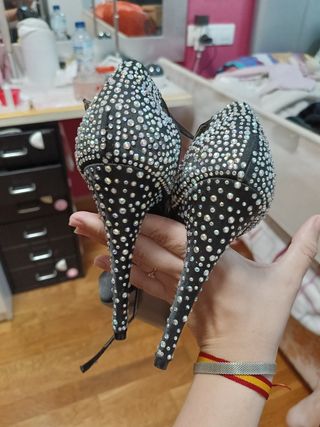 Tacones negros pedrería - talla 42