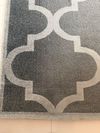 Alfombra gris
