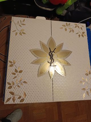 Caja de YSL