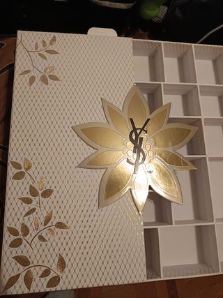 Caja de YSL