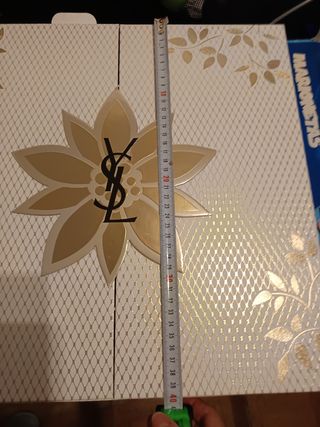 Caja de YSL