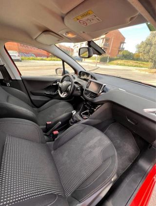 Peugeot 208 2015