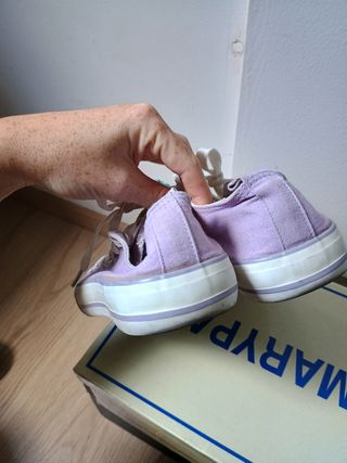 Zapatillas color lila