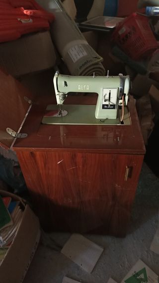 Máquina Coser Alfa Antigua
