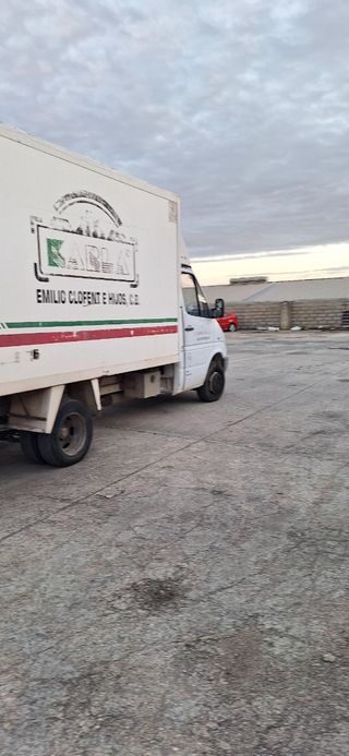 Se vacías pisos locales y naves industri