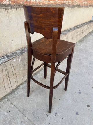 4 taburetes de madera barnizados