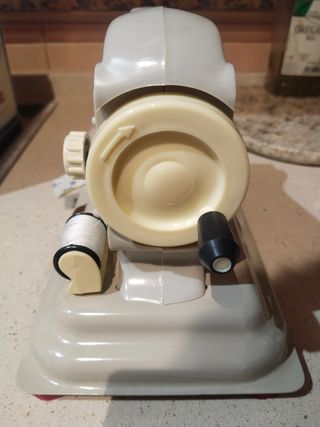 Maquina de coser de juguete