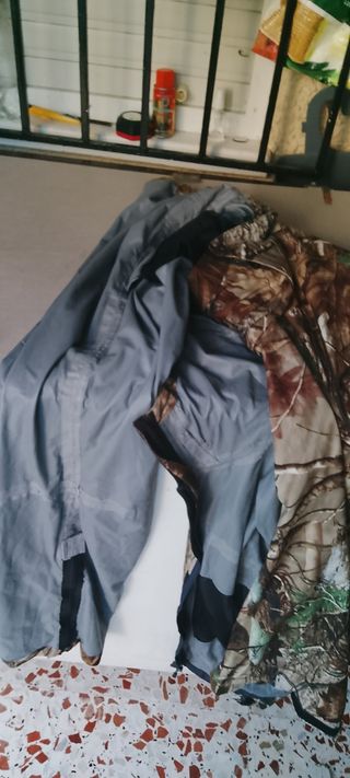 Traje impermeable de caza