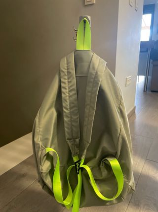 Mochila gris y verde Green Coast