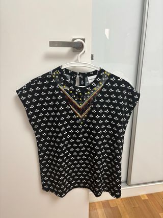 Blusa Bimba y Lola con piedrecetas. 