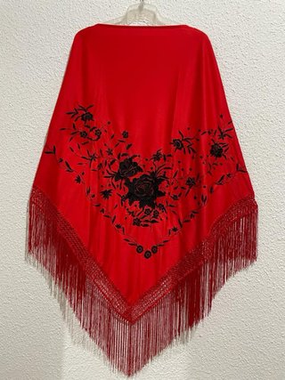 Mantón de manila de pico a elegir entre varios diseños