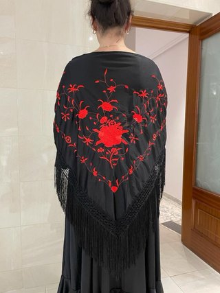 Mantón bordado de pico elegir entre varios colores