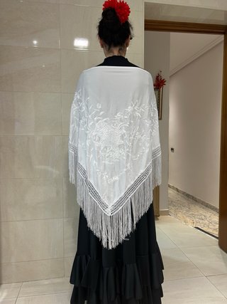 Mantón bordado de pico elegir entre varios colores