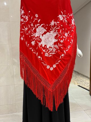 Mantón bordado de pico elegir entre varios colores