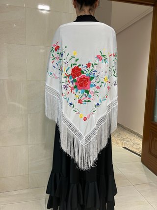 Mantón bordado de pico elegir entre varios colores