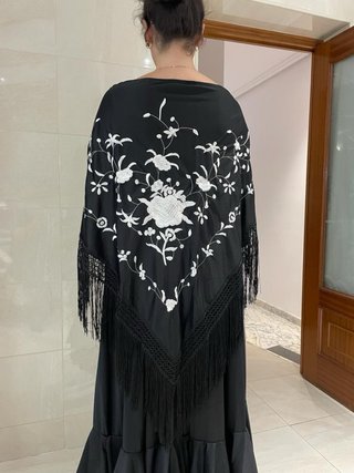 Mantón bordado de pico elegir entre varios colores
