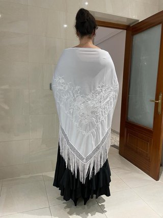 Mantón bordado de pico elegir entre varios colores