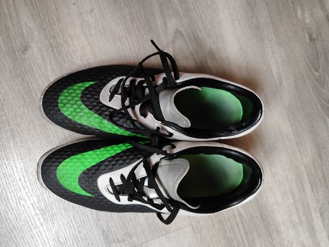 Botas fútbol Nike adulto. Talla 41.
