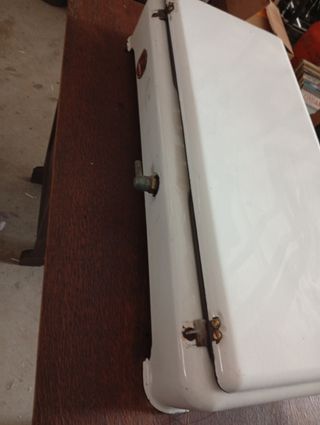 ANTIGUA COCINA DE BUTANO PORTÁTIL TIPO MALETA.