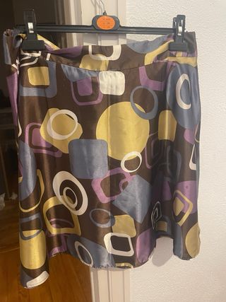 Falda nueva raso. sin estrenar. talla 46