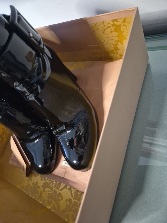 Stivaletti Miu Miu vernice neri