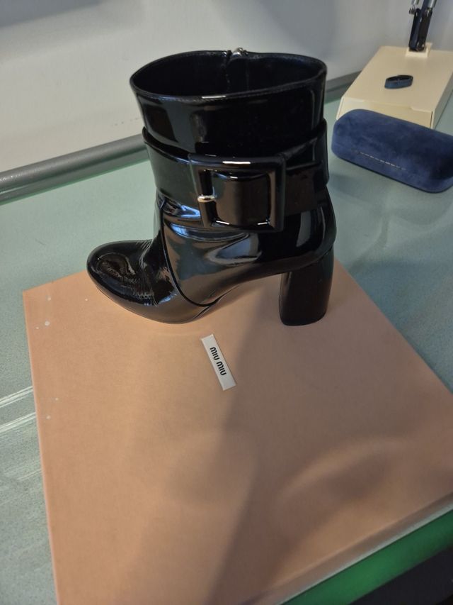 Stivaletti Miu Miu vernice neri