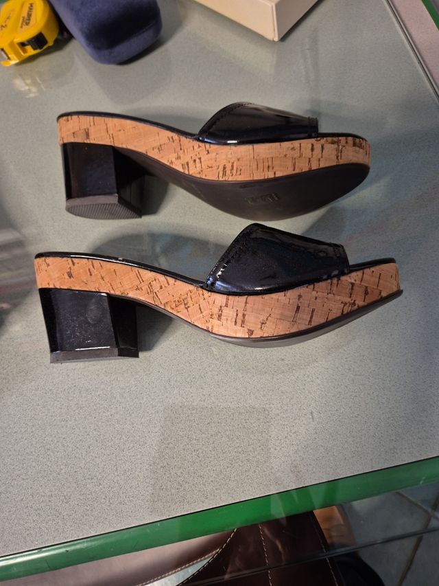 Sandali Gastone Lucioli neri di vernite