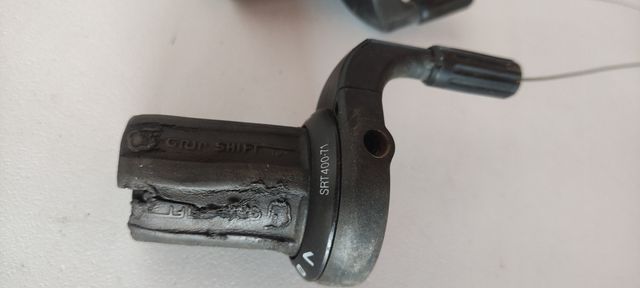 REGALO Cambios Grip Shift SRT 400 (3x7) usados