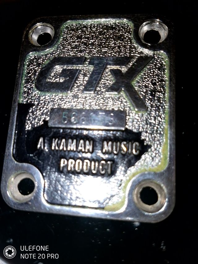 Guitarra eléctrica negra