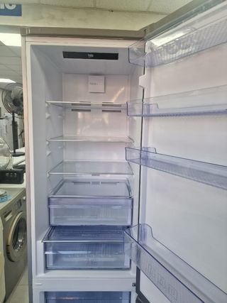 Nevera Beko 2m , clase A+++