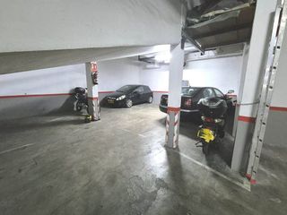 Garaje en venta en Centre en Badalona