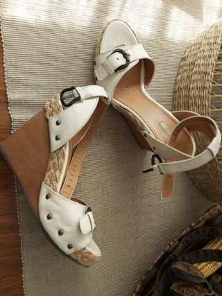 Zapatos cuña blancos