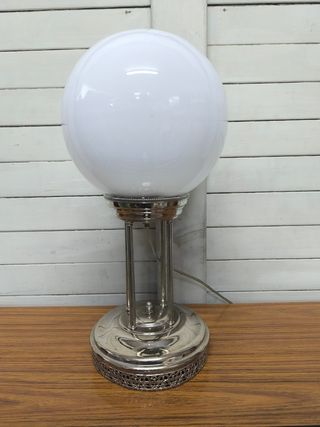 Lámpara de mesa. Antigua. Diseño