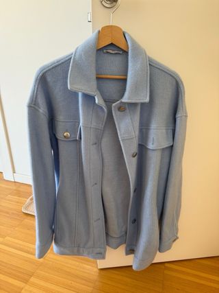 Abrigo viral azul zara M