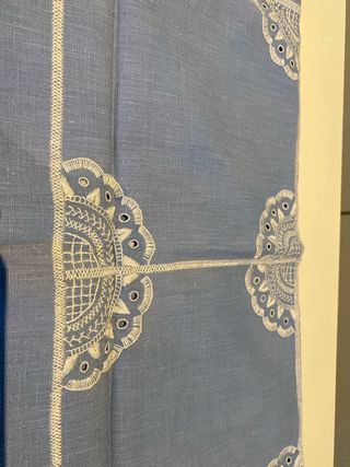 Mantel y 6 servilletas lino azul bordado a mano