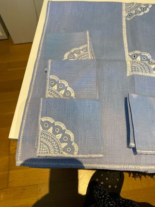 Mantel y 6 servilletas lino azul bordado a mano