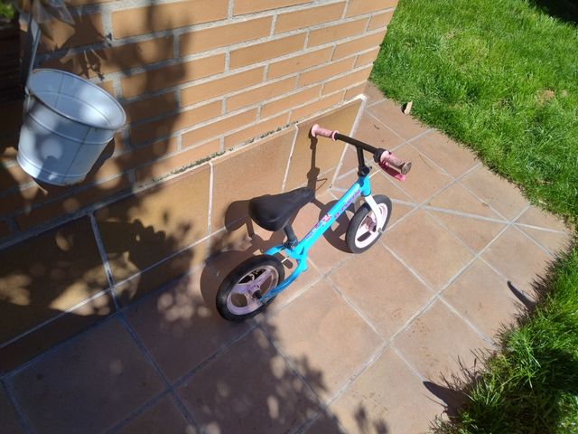 Bicicletta per bambini senza pedali con freno