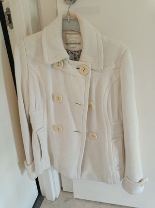 Abrigo blanco Stradivarius