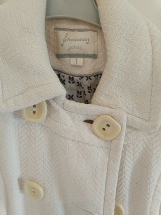 Abrigo blanco Stradivarius