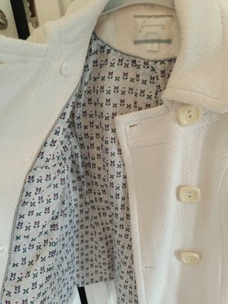 Abrigo blanco Stradivarius