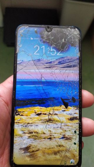 CELLULARE HUAWEI POT-LX1 3RAM MEMORIA 64G SCHERMO MAL