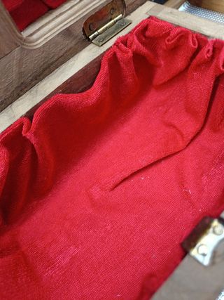 Joyero madera tallado.T