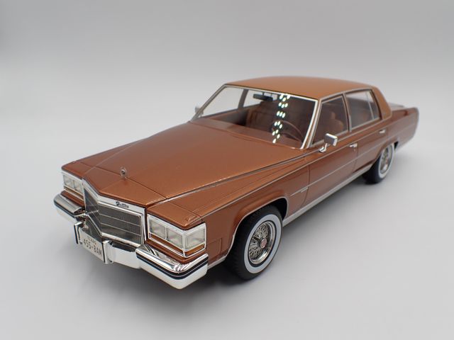 1/18 Cadilllac Fleetwood Brougham 1st Gen 1982 BoS
