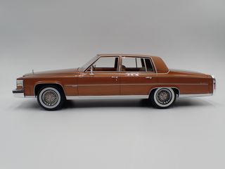 1/18 Cadilllac Fleetwood Brougham 1st Gen 1982 BoS