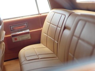 1/18 Cadilllac Fleetwood Brougham 1st Gen 1982 BoS