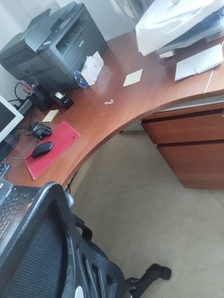 Mesa escritorio de rincón y cajonera