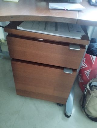 Mesa escritorio de rincón y cajonera