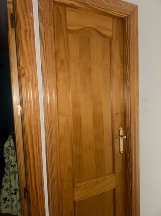 Puertas madera maciza