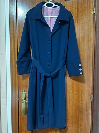 Gabardina azul marino retro. 