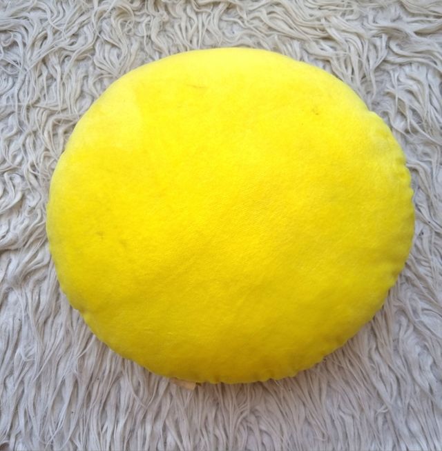 Almohada amarilla 😊